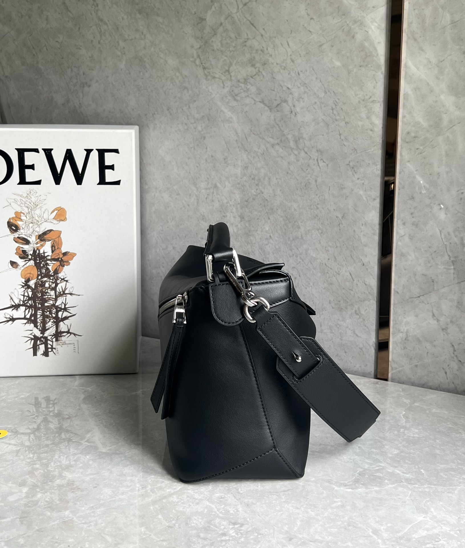 Loewe Medium Puzzle Bag in Classic Calfskin Black